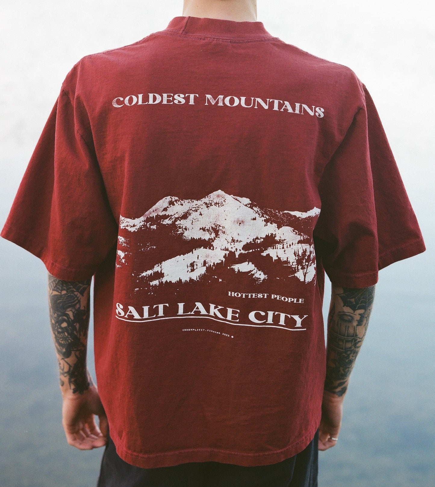 "COLDEST MOUNTAINS, HOTTEST PEOPLE" OVERSIZED T-SHIRT